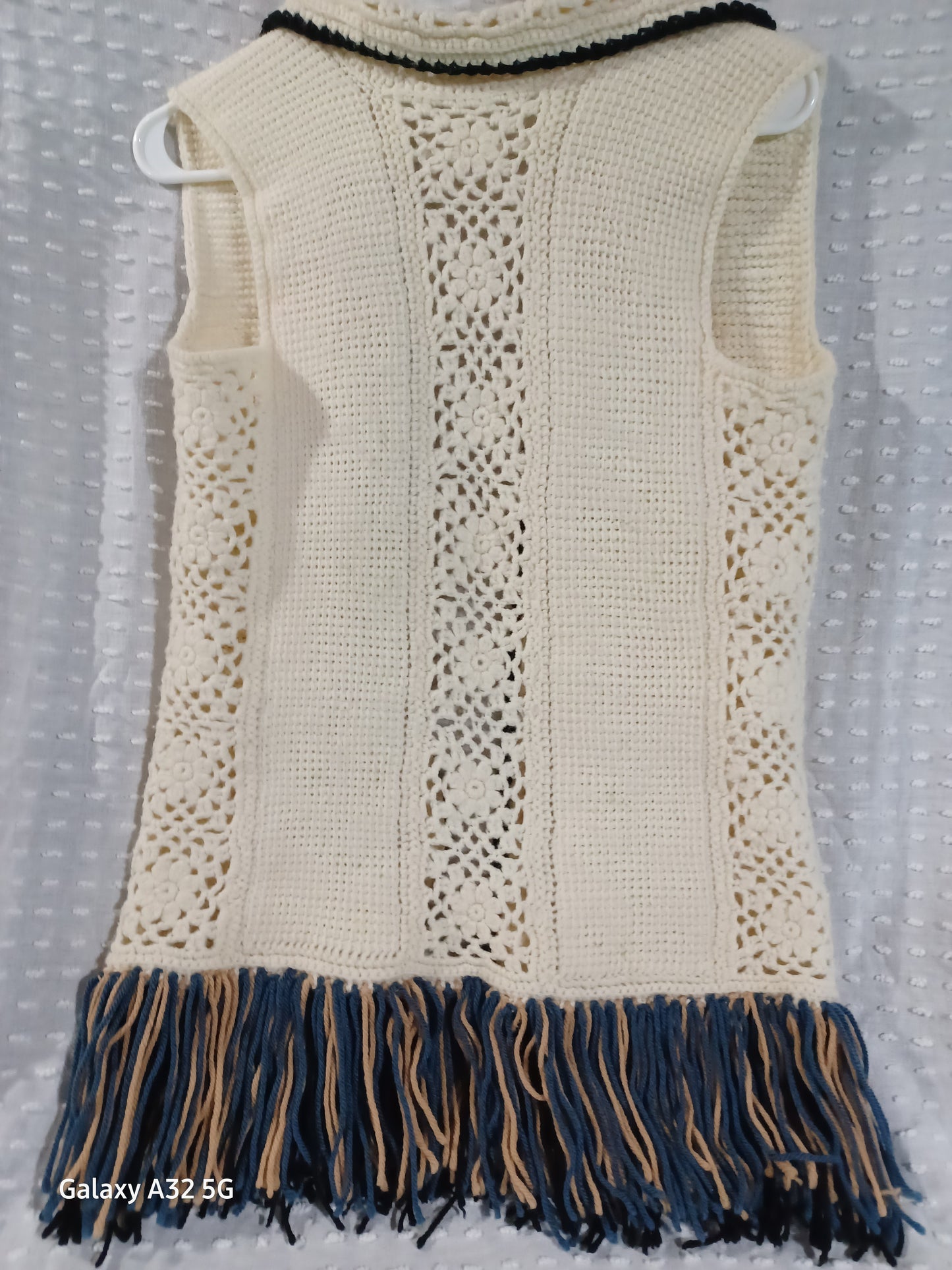 Sleeveless Cardigan With Flower Detail