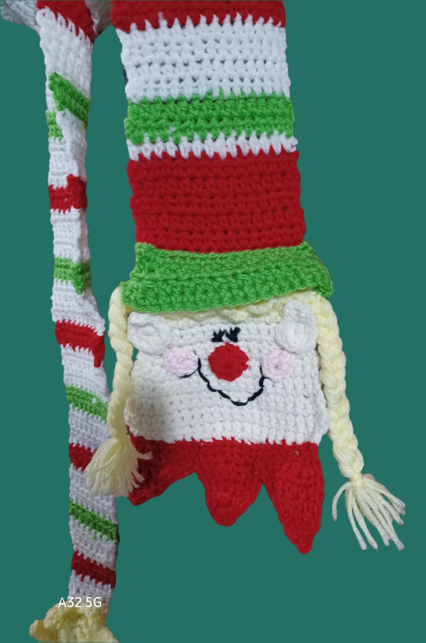 Elf Keyhole Scarf